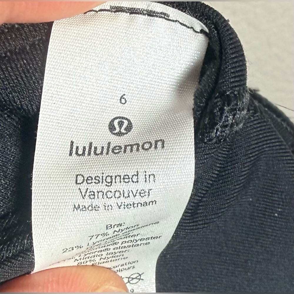 lululemon Energy Bra Black Sports Bra with Gold Logo NWT Size 6 women’s! - Picture 2 of 7